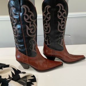 Women’s size 6 vintage cowgirl boots.